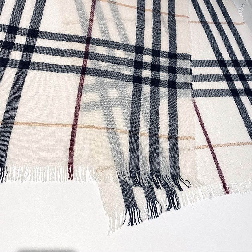 BURBERRY CHECK FRINGE LIGHTWEIGHT WRAP / SCARF. - Picture 7 of 13